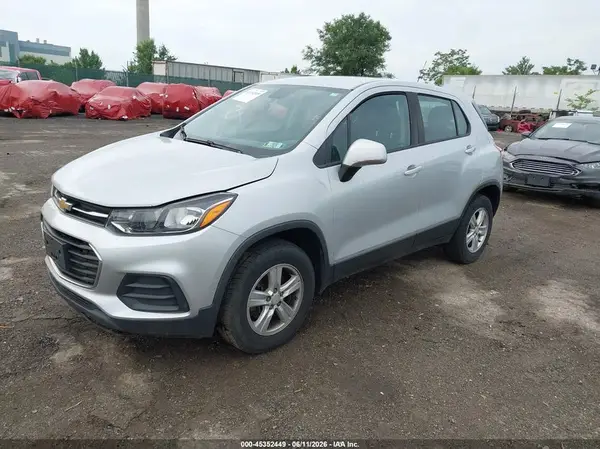 3GNCJNSB6JL167335 2018 CHEVROLET TRAX - Image 2