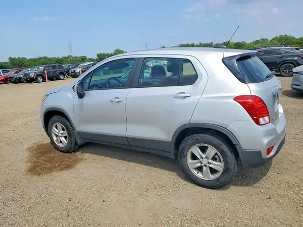 3GNCJNSB6JL211401 2018 CHEVROLET TRAX - Image 2