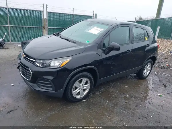 3GNCJNSB6JL374758 2018 CHEVROLET TRAX - Image 2