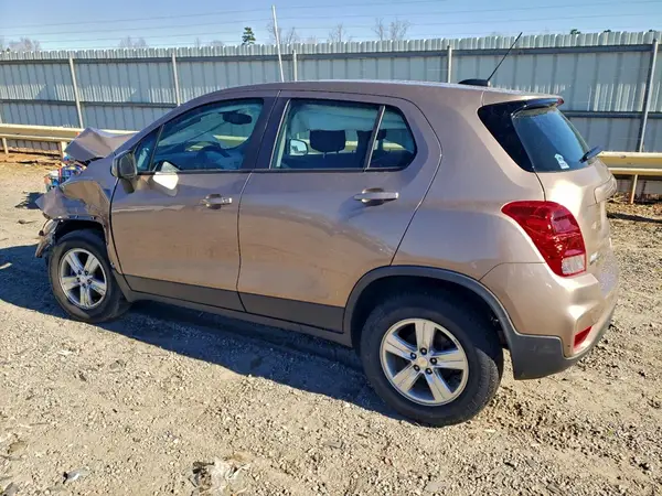 3GNCJNSB6KL120081 2019 CHEVROLET TRAX - Image 2