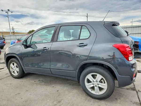 3GNCJNSB6KL123935 2019 CHEVROLET TRAX - Image 2