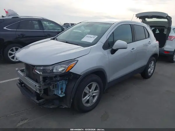 3GNCJNSB6KL184170 2019 CHEVROLET TRAX - Image 2