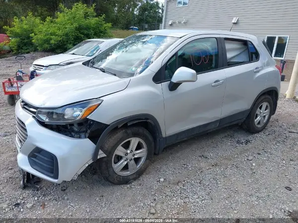 3GNCJNSB6KL204210 2019 CHEVROLET TRAX - Image 2