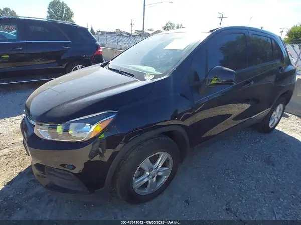 3GNCJNSB6KL214266 2019 CHEVROLET TRAX - Image 2