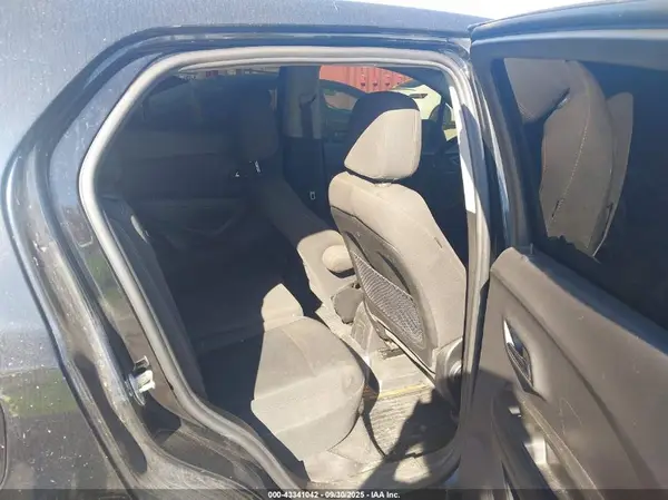 3GNCJNSB6KL214266 2019 CHEVROLET TRAX - Image 8