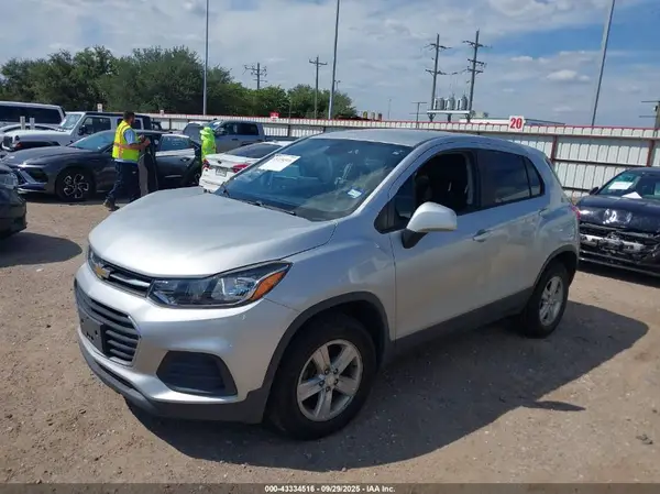 3GNCJNSB6KL217295 2019 CHEVROLET TRAX - Image 2