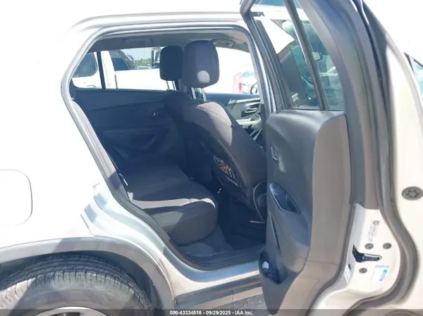 3GNCJNSB6KL217295 2019 CHEVROLET TRAX - Image 8