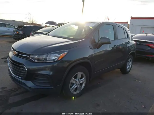 3GNCJNSB6KL226322 2019 CHEVROLET TRAX - Image 2