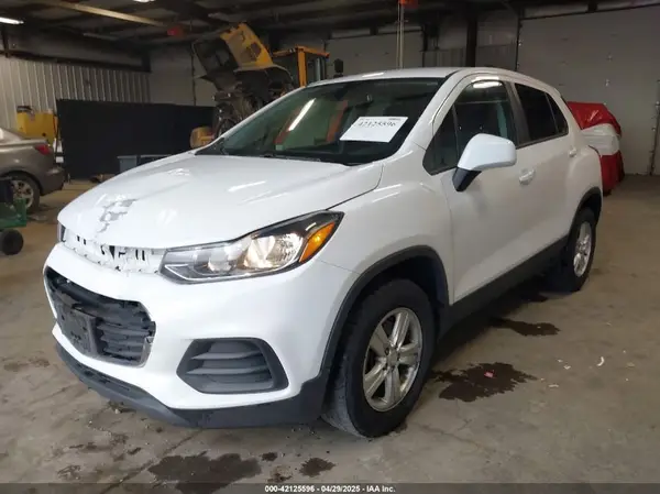 3GNCJNSB6KL233755 2019 CHEVROLET TRAX - Image 2