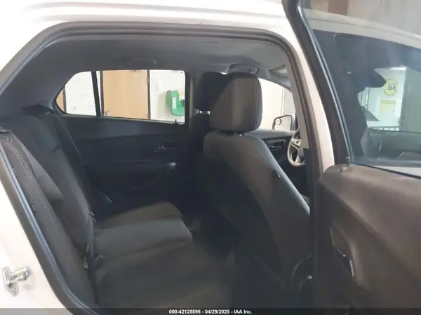 3GNCJNSB6KL233755 2019 CHEVROLET TRAX - Image 8