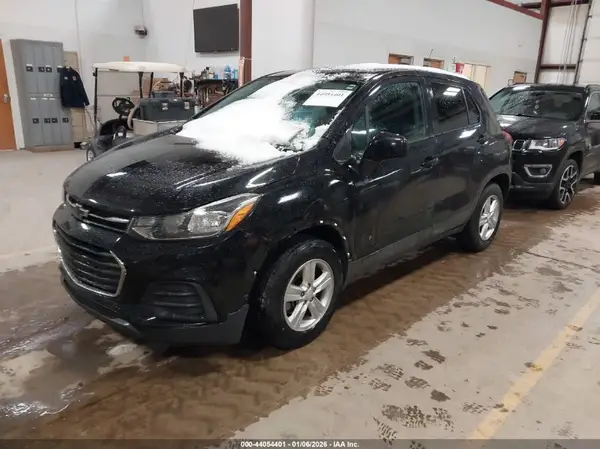 3GNCJNSB6KL267033 2019 CHEVROLET TRAX - Image 2