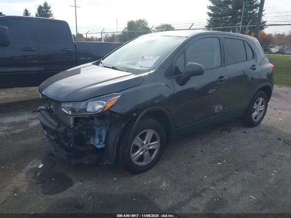 3GNCJNSB6KL268697 2019 CHEVROLET TRAX - Image 2