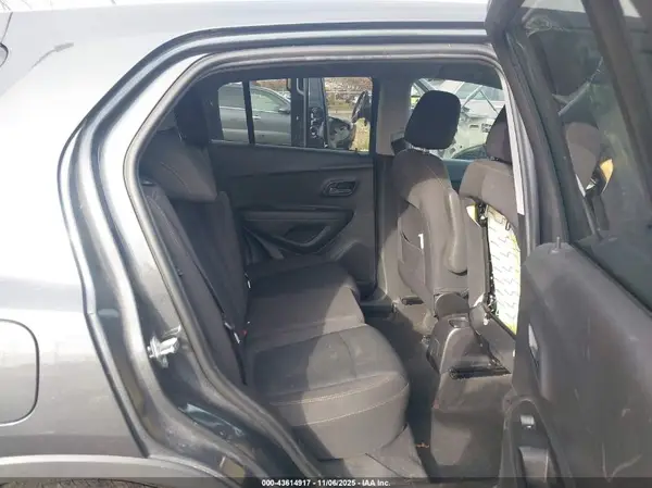 3GNCJNSB6KL268697 2019 CHEVROLET TRAX - Image 8