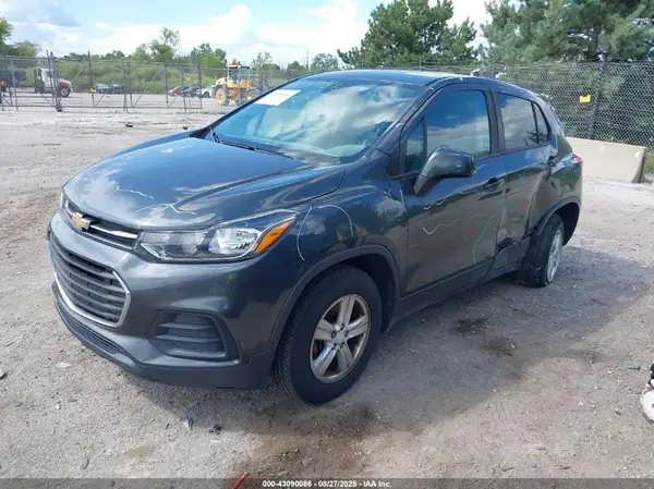 3GNCJNSB6KL317901 2019 CHEVROLET TRAX - Image 2