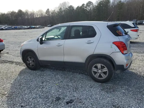3GNCJNSB6KL349411 2019 CHEVROLET TRAX - Image 2