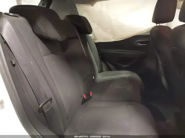 3GNCJNSB6KL390301 2019 CHEVROLET TRAX - Image 8