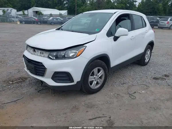 3GNCJNSB6LL111723 2020 CHEVROLET TRAX - Image 2