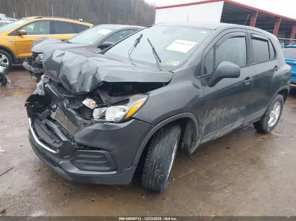 3GNCJNSB6LL113651 2020 CHEVROLET TRAX - Image 2