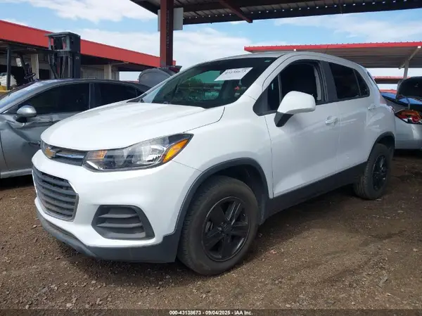 3GNCJNSB6LL135682 2020 CHEVROLET TRAX - Image 2