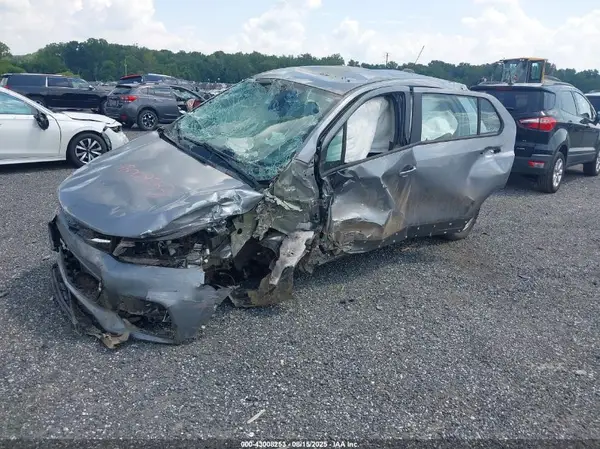 3GNCJNSB6LL151347 2020 CHEVROLET TRAX - Image 2