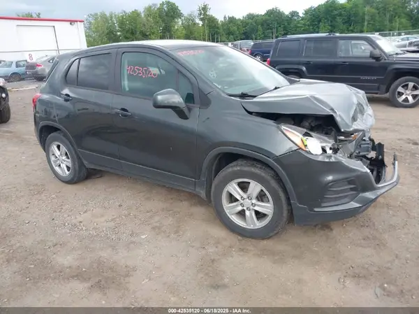 3GNCJNSB6LL182677 2020 CHEVROLET TRAX - Image 1