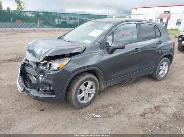 3GNCJNSB6LL182677 2020 CHEVROLET TRAX - Image 2