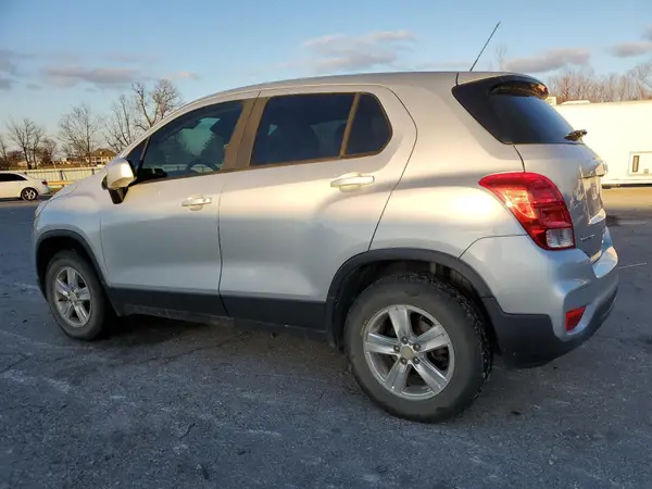 3GNCJNSB7HL132815 2017 CHEVROLET TRAX - Image 2