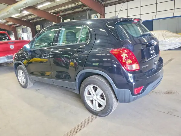 3GNCJNSB7HL279202 2017 CHEVROLET TRAX - Image 2