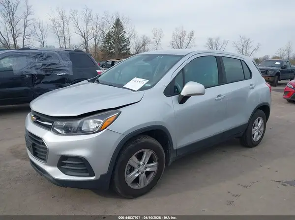 3GNCJNSB7JL170552 2018 CHEVROLET TRAX - Image 2