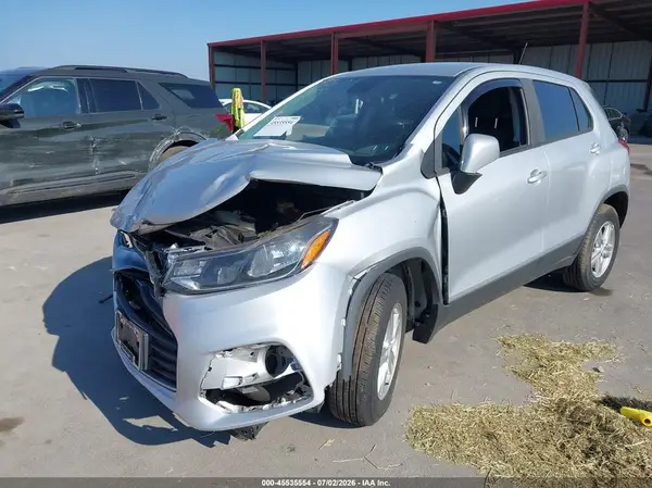 3GNCJNSB7JL218762 2018 CHEVROLET TRAX - Image 2
