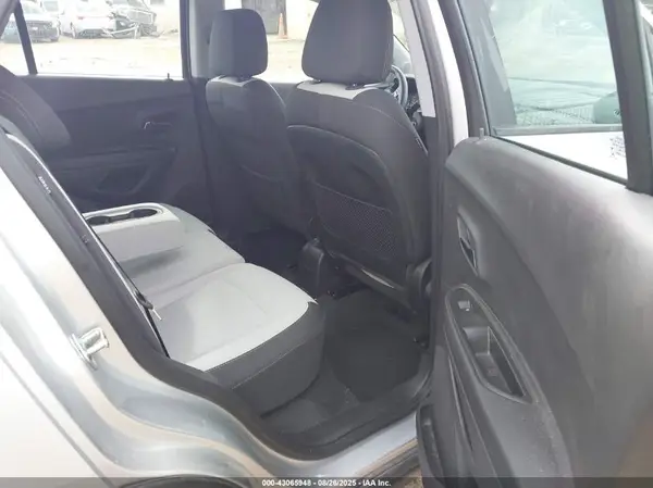 3GNCJNSB7JL225761 2018 CHEVROLET TRAX - Image 8