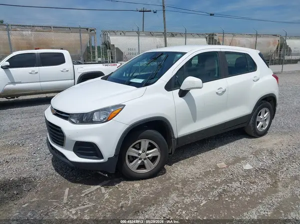 3GNCJNSB7JL240440 2018 CHEVROLET TRAX - Image 2