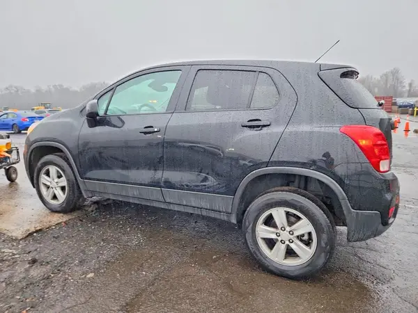 3GNCJNSB7JL307988 2018 CHEVROLET TRAX - Image 2
