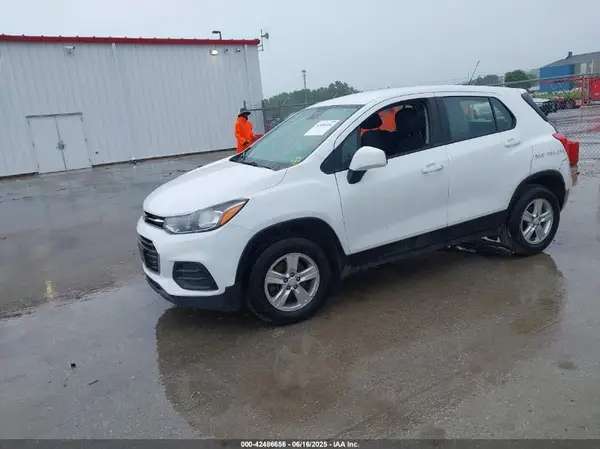 3GNCJNSB7JL389558 2018 CHEVROLET TRAX - Image 2