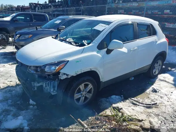 3GNCJNSB7KL217306 2019 CHEVROLET TRAX - Image 2