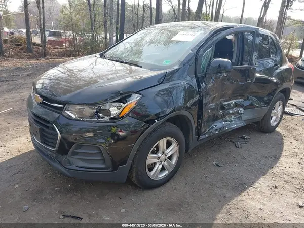 3GNCJNSB7KL245879 2019 CHEVROLET TRAX - Image 2