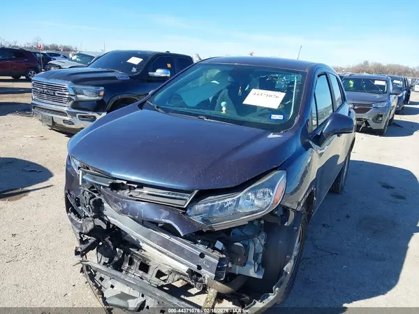3GNCJNSB7KL279501 2019 CHEVROLET TRAX - Image 2
