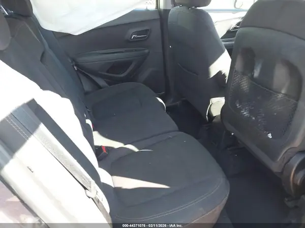 3GNCJNSB7KL279501 2019 CHEVROLET TRAX - Image 8