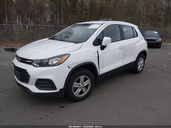 3GNCJNSB7KL326493 2019 CHEVROLET TRAX - Image 2