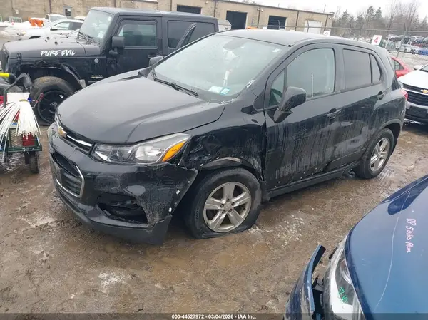 3GNCJNSB7KL339602 2019 CHEVROLET TRAX - Image 2