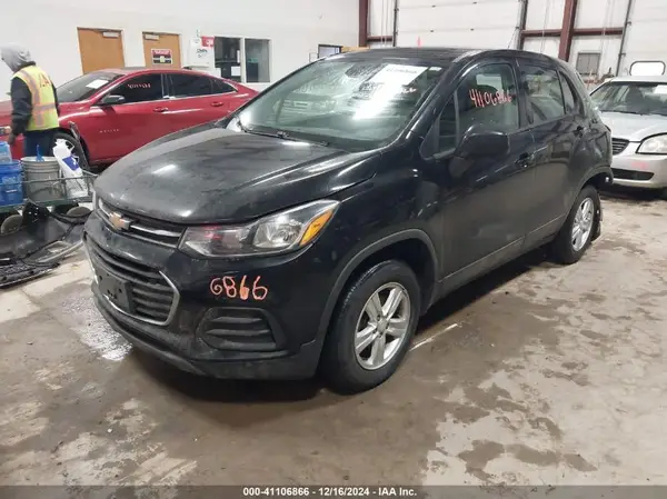 3GNCJNSB7KL368341 2019 CHEVROLET TRAX - Image 2