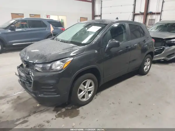 3GNCJNSB7KL388315 2019 CHEVROLET TRAX - Image 2
