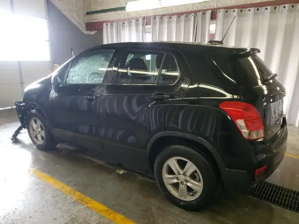 3GNCJNSB7LL126070 2020 CHEVROLET TRAX - Image 2