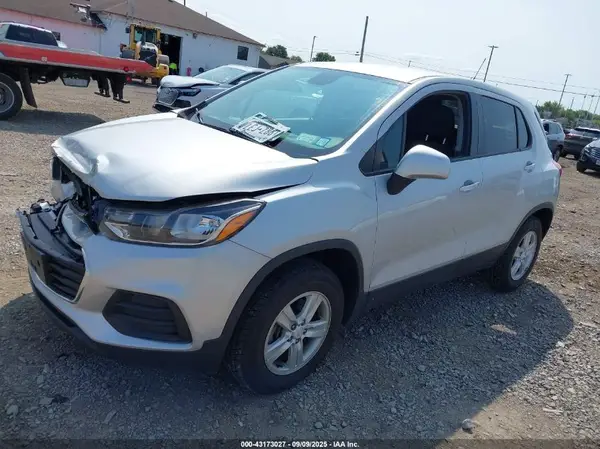 3GNCJNSB7LL231448 2020 CHEVROLET TRAX - Image 2