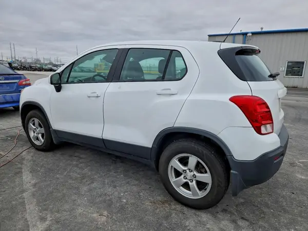 3GNCJNSB8GL239760 2016 CHEVROLET TRAX - Image 2