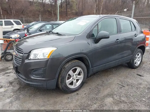 3GNCJNSB8GL246532 2016 CHEVROLET TRAX - Image 2