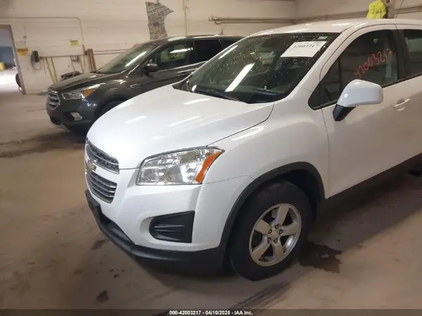 3GNCJNSB8GL266263 2016 CHEVROLET TRAX - Image 2