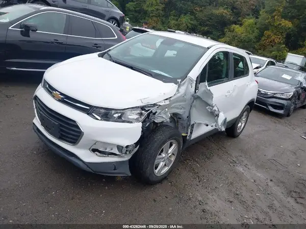 3GNCJNSB8HL221521 2017 CHEVROLET TRAX - Image 2