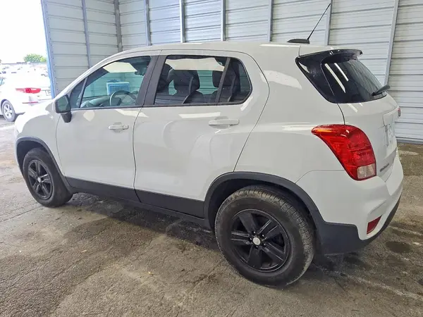 3GNCJNSB8HL270718 2017 CHEVROLET TRAX - Image 2