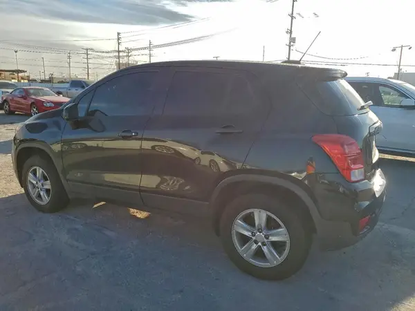 3GNCJNSB8HL271657 2017 CHEVROLET TRAX - Image 2